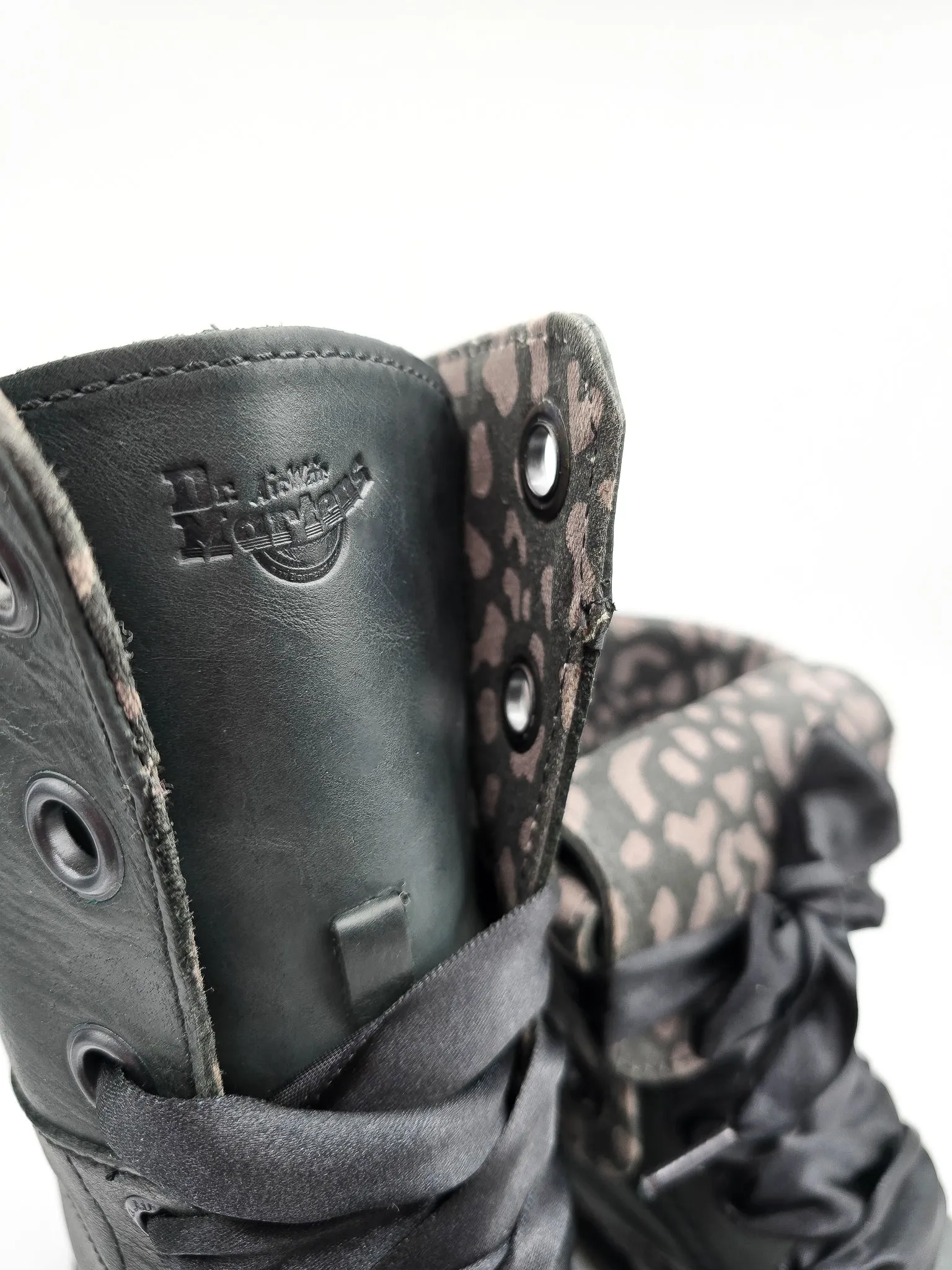 DR. MARTENS AIMILITA BLACK MIRAGE LEOPARD