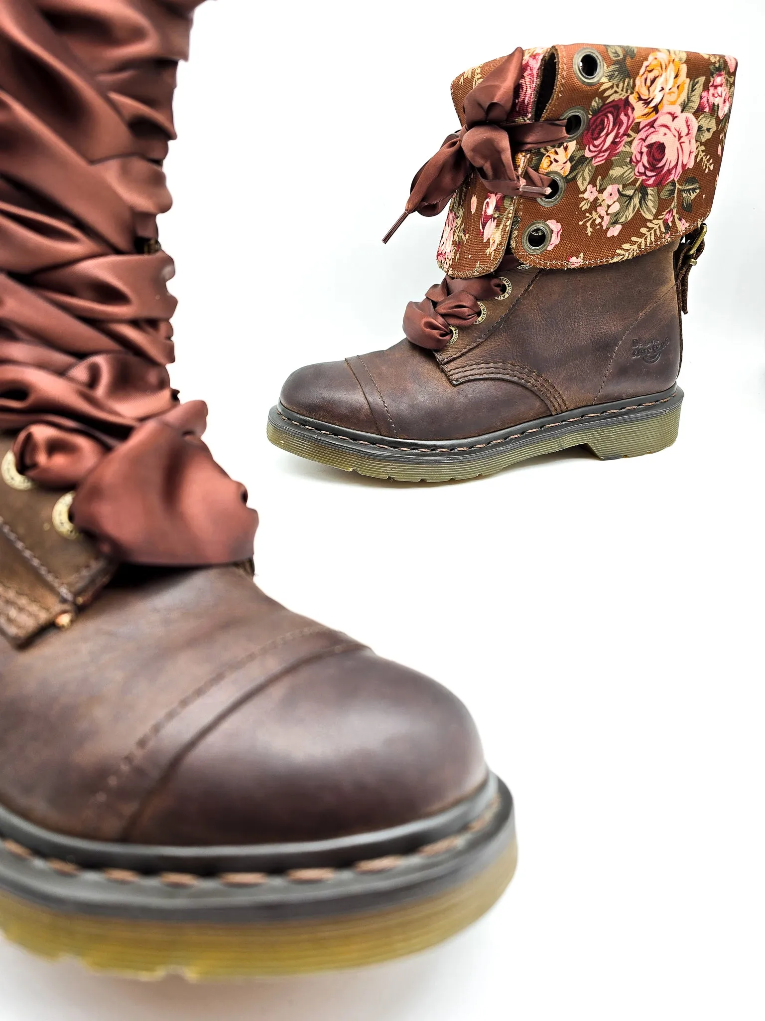 DR. MARTENS TRIUMPH BROWN FLORAL